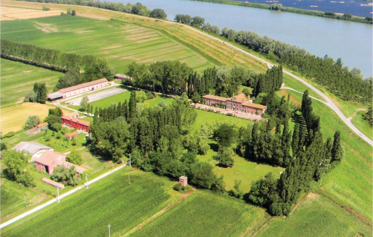 Beautiful home in Taglio di Po RO with 2 Bedrooms&WiFi Porto Viro Esterno foto